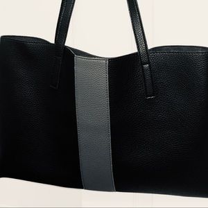 AUTH VINCE CAMUTO TOTE. Like New